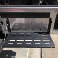 طاولة باب خلفي