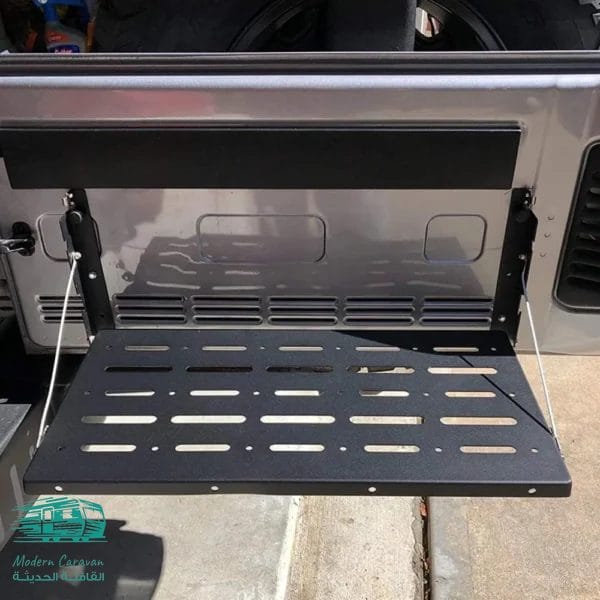 طاولة باب خلفي